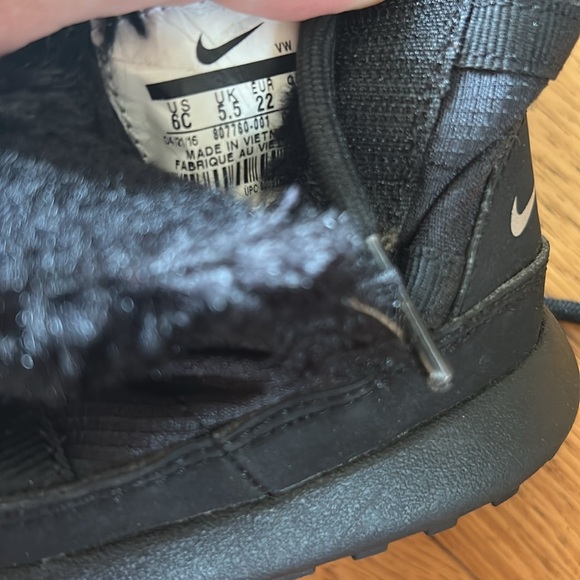 NIKE Roshe Run Hi Black Faux Fur Lined Lace-Up Boots Velcro Size 6C - Picture 8 of 8